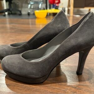 Tahari Dark Gray Women's Heels in Grey Moon size 8
